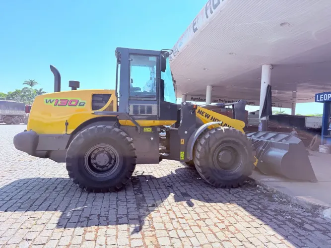 Pá carregadeira New Holland W130b 2022, estado de zero! 
