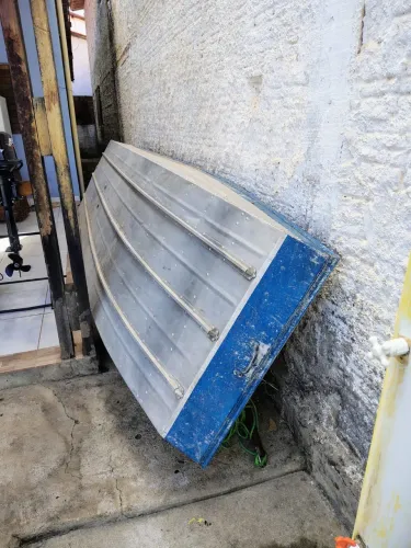 Barco de alumínio com motor 