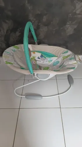 Cadeirinha relachate vibratória para bebê