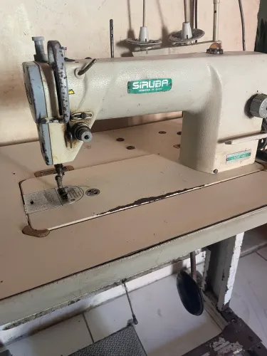 máquina de costura reta siruba