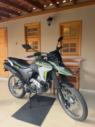 Lander 1650km muito nova