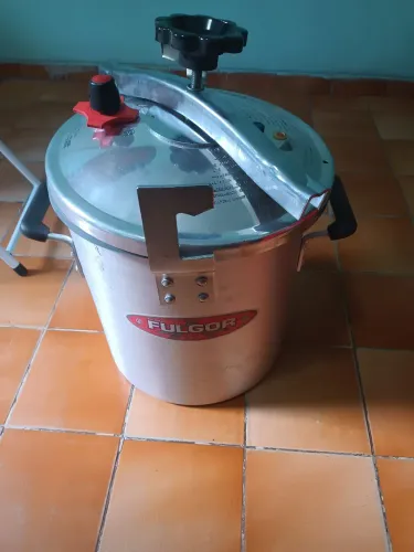 Panela de pressão industrial