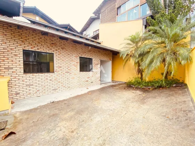 Sobrado para Alugar no Bairro Barra do Rio Molha com 80m² e 3 dormitórios/quartos