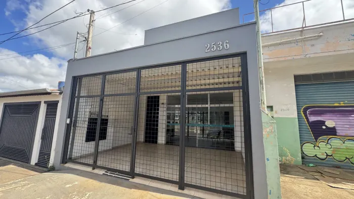 Prédio Comercial com 3 Pavimentos à Venda ou Locação - Rua XI de Agosto em Tatuí - Interio
