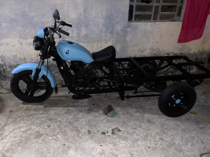 Moto triciclo de carga