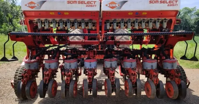 8 linhas de soja e 17 linhas de trigo, Plantadeira Kuhn SDM Select 2215/17