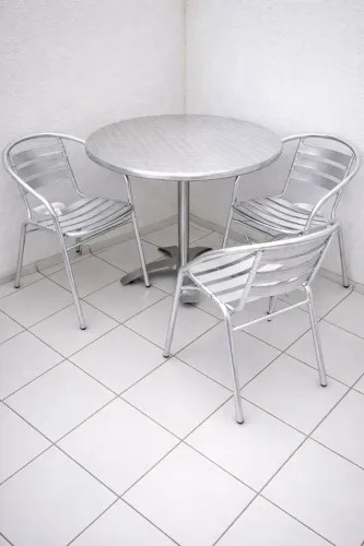 Conjunto de Mesa Redonda + 3 Cadeiras em Alumínio - Bom Estado