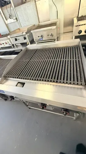 CHAR BROILER A GAS DE BANCADA- MACOM