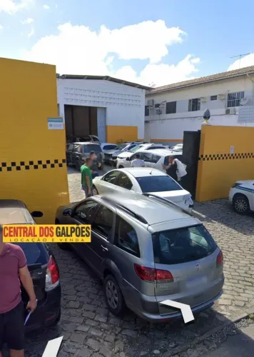 Galpao na estrada do coco. excelente para oficina ou distribuidoras