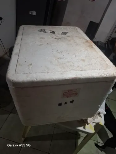 Vende-se isopor