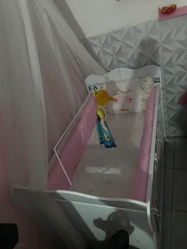 Vendo Peço americano com mosquiteiro colchão almofada da lateral completo 
