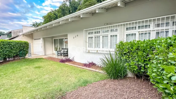 Casa térrea com 3 quartos sendo 1 suíte e 210m² no bairro Itoupava Norte em Blumenau/SC.
