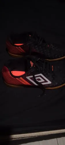 CHUTEIRA UMBRO FUTSAL. PRA VENDER LOGO