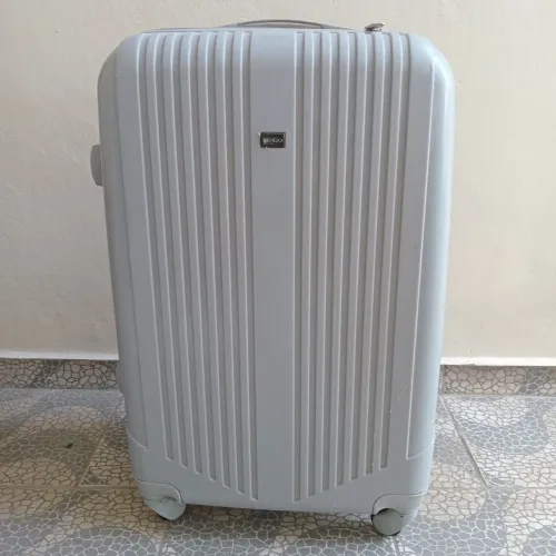 Mala de viagem média! No meu perfil tem outras.