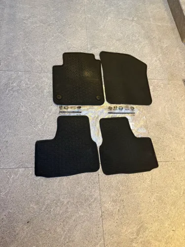 Jogo Tapetes 4 Peças Borracha Preto Up Original Volkswagen