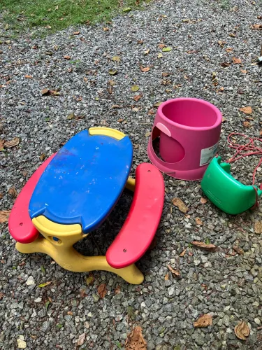 Kit infantil mesa (bandeirantes ) + balanço + banheirinha 