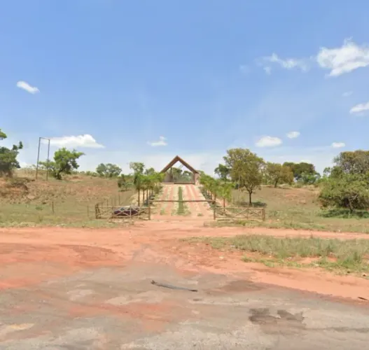 Chácara em condomínio 20 km de MOC