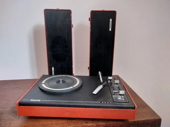 Vitrola antiga Philips 603