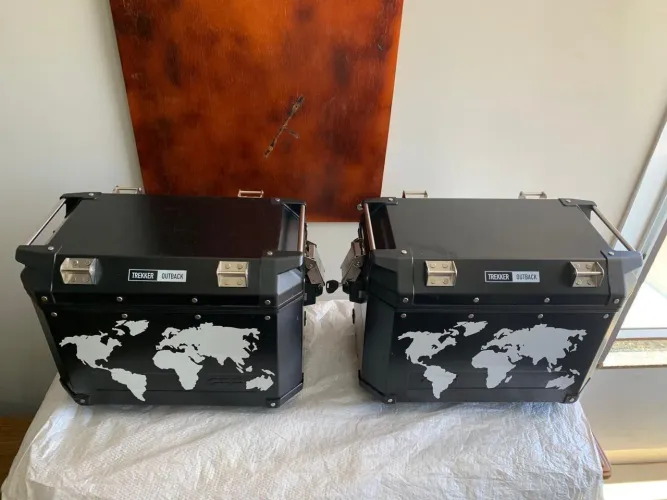 Baús laterais Givi Trakker Outback + Suporte