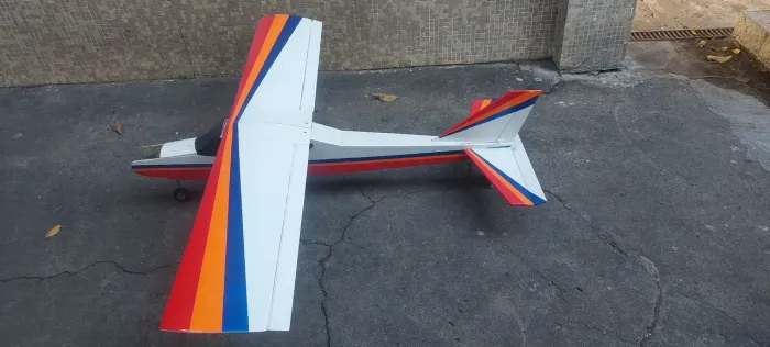 Aeromodelo Avistar Elite