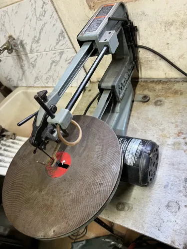 serra tico-tico de bancada serra de recortes / scroll saw Delta 110v
