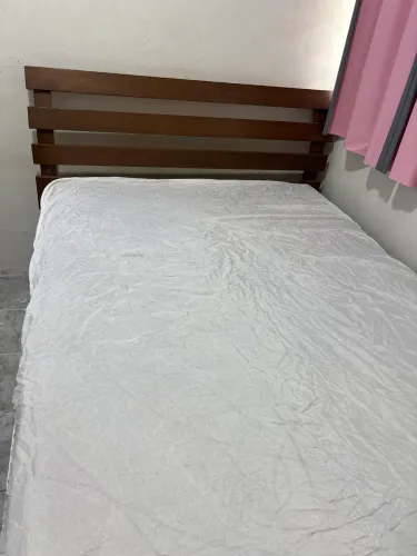 Cama de madeira maciça
