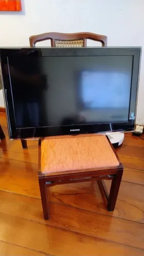 TV Samsung 32" LCD (LN32B550) com defeito + Controle + Suporte de parede