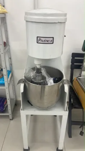 Batedeira planetária industrial marca PRÁTICA