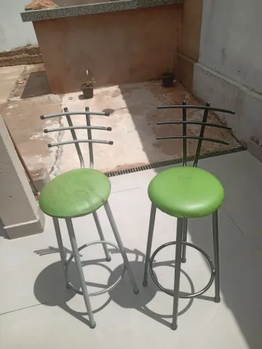 As duas banquetas resistentes .