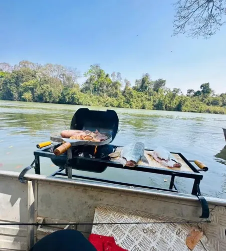 Churrasqueira com Suporte para a Canoa