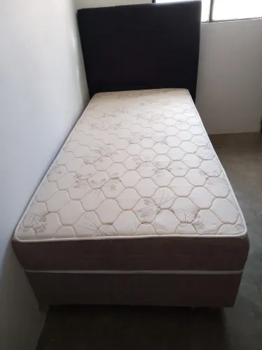 Cama de solteiro semi nova R$300,00 