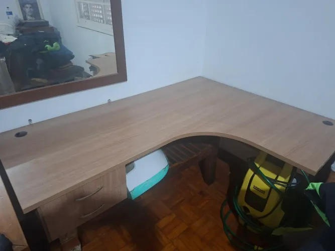 Mesa de escritório em L