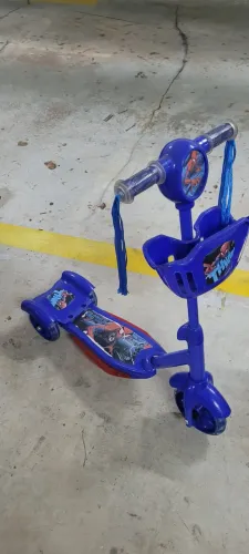 patinete infantil do homem aranha