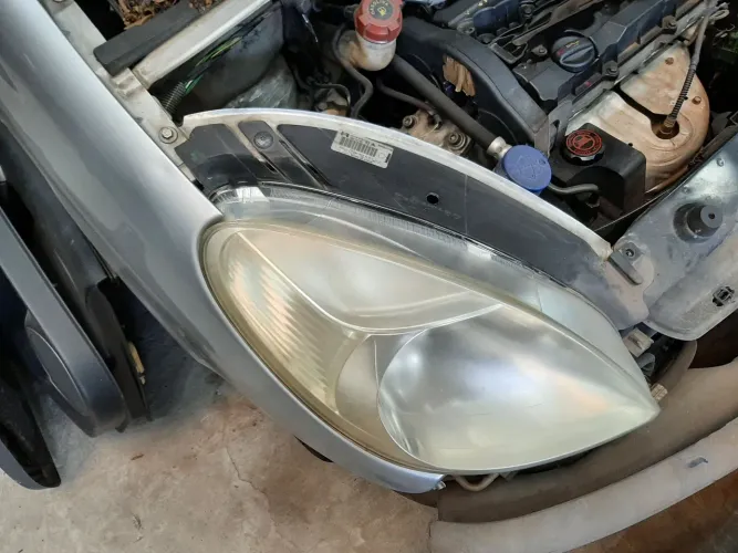 Farol Citroën Xsara Picasso 2010 Lado Direito