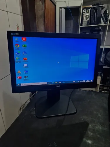 Monitor AOC com pé giratório de 19 polegadas