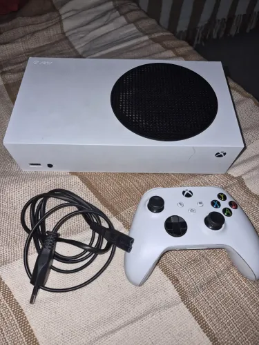 Sbox Series S, cabo HDMI e controle Xbox original