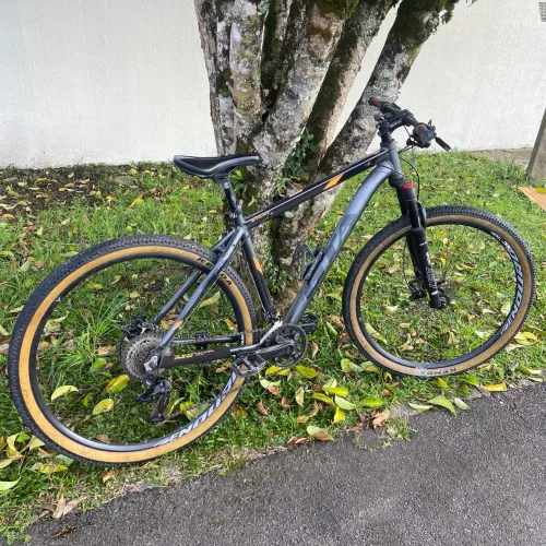 BIKE ARO 29 GTA FREIO HIDRÁULICO IMPECÁVEL