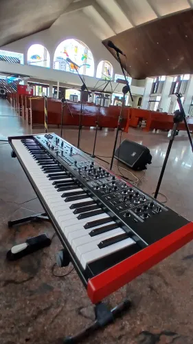 Teclado Roland V-Stage 76