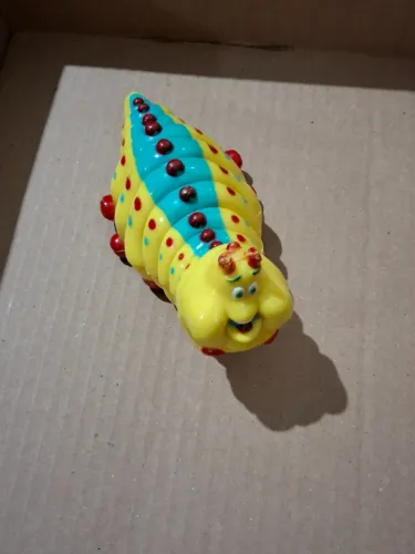 Figura colecionável da personagem Heimlich, a lagarta do Vida de Inseto da Pixar