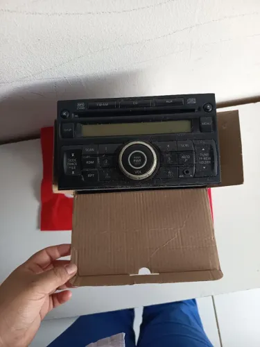 Rádio original Nissan