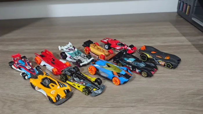 Lote com 10 (dez) Miniaturas (carrinhos) HotWheels (Modelos monoposto)