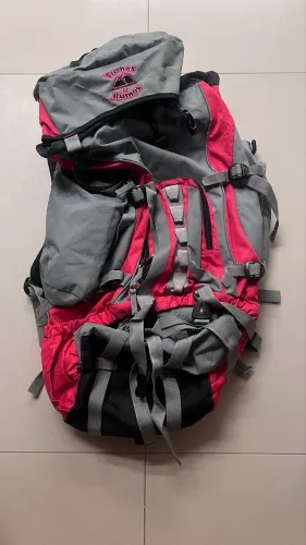 Vendo mochila de trilha de 77L da Trilas e rumos