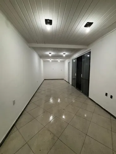 Loja na Av. Adélia Franco, em frente ao Hotel Ibis - 30 m² com estacionamento
