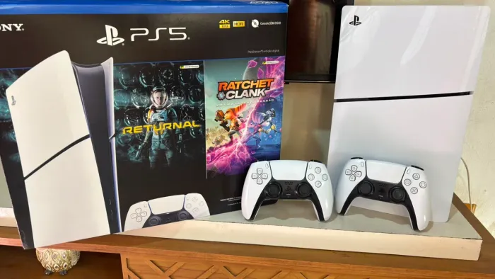 Vendo PS5 . Novo com nota fiscal e 2 controle