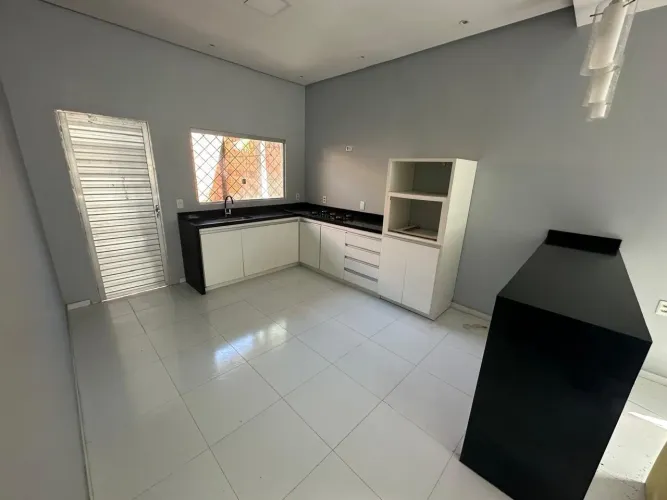 Alugo Casa.