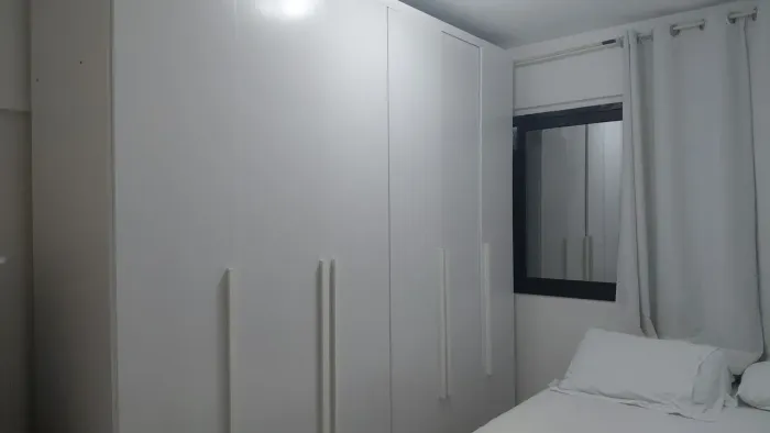 Guarada-roupa branco 6 portas