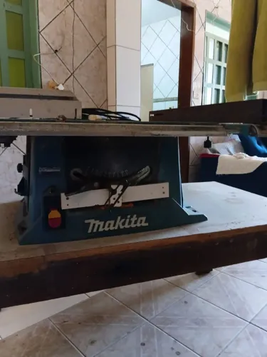 Estou vendendo uma máquina circular para marcenaria 