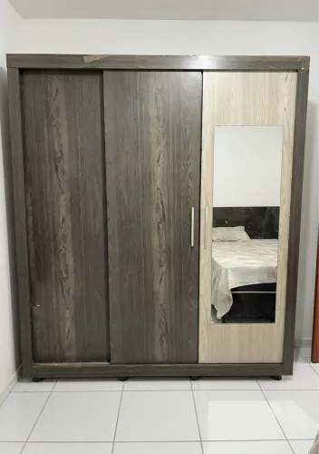 Guarda roupas duas portas com espelho