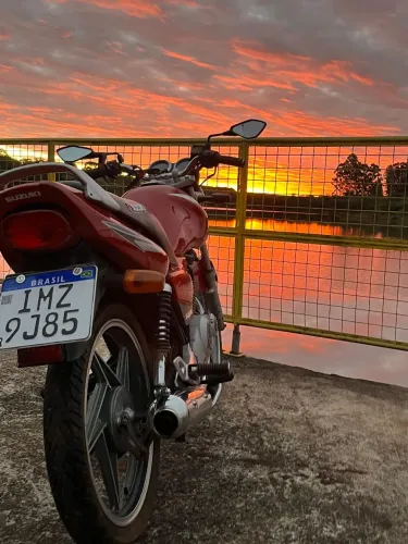 Suzuki yes 125<br>Moto econômica ?<br>Transfere na hora !?