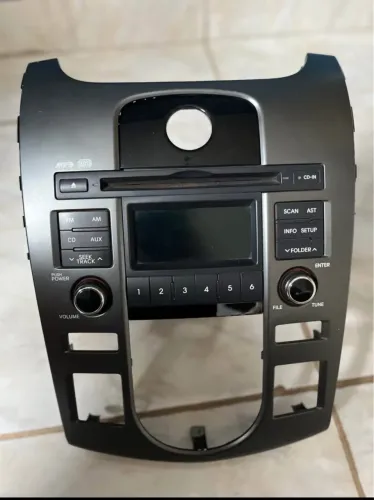 Radio Original do Kia Cerato 2012 com ar digital.